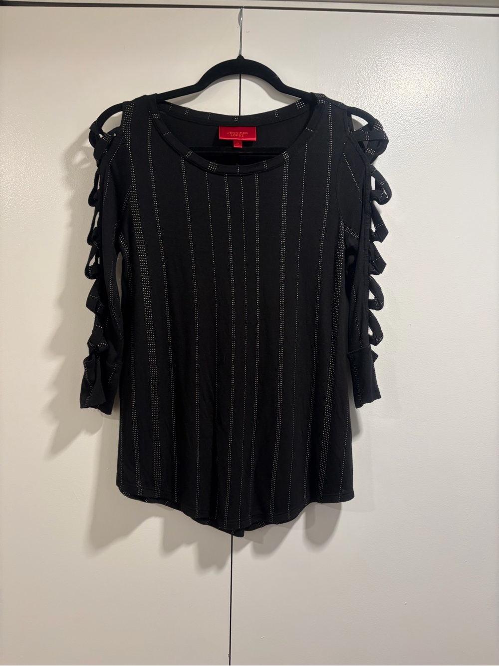 Jennifer Lopez Black Cold-Shoulder Ladder-Sleeve Short Sleeve Top